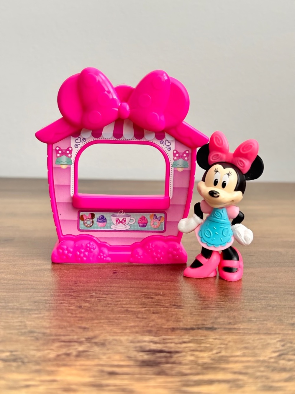 Disney Jr Minnie Mouse Sweet Treats Playset House Replacement Figure Shop Toy